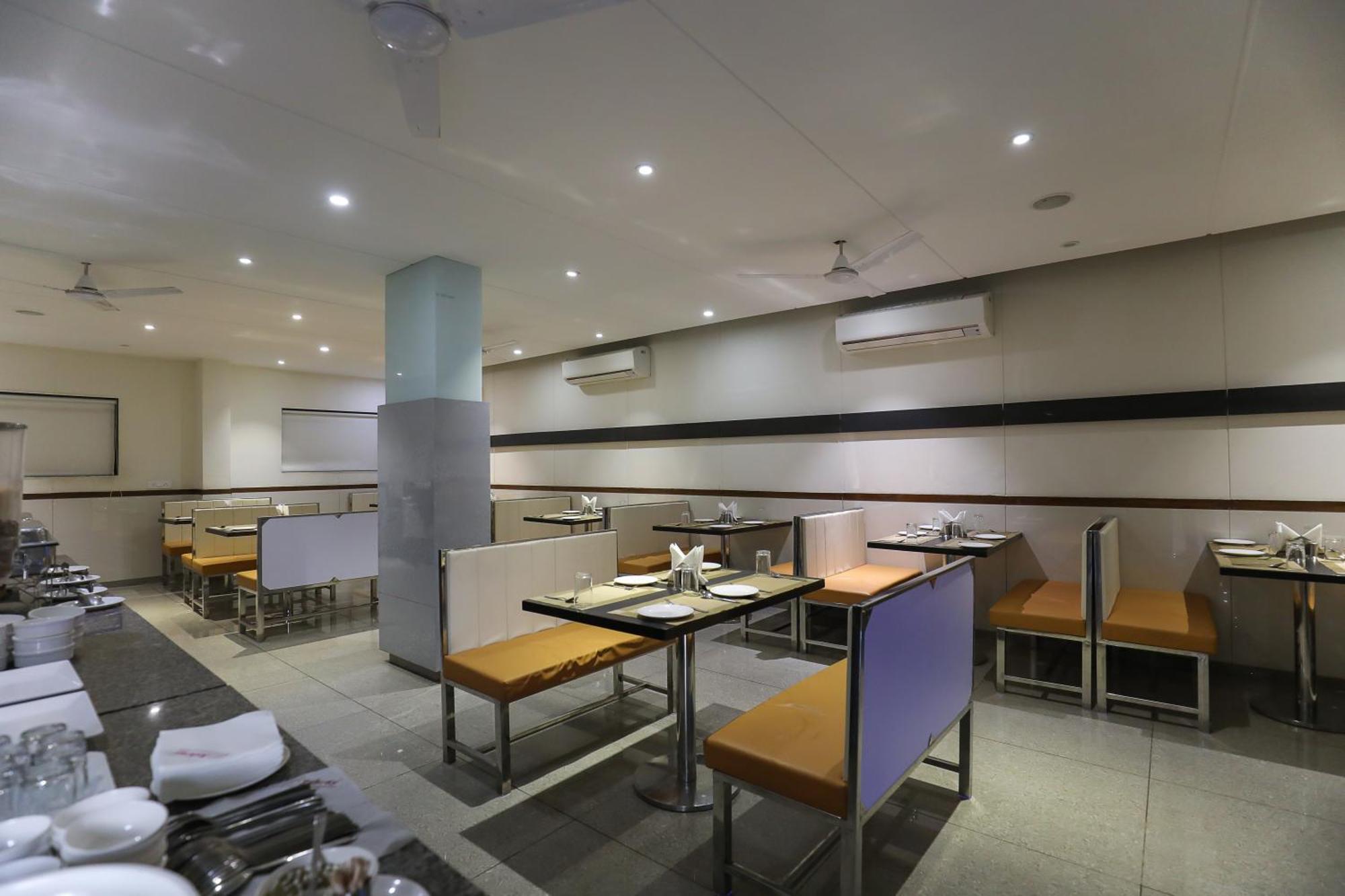 אחמדאבאד Hotel Ashray Inn Express מראה חיצוני תמונה