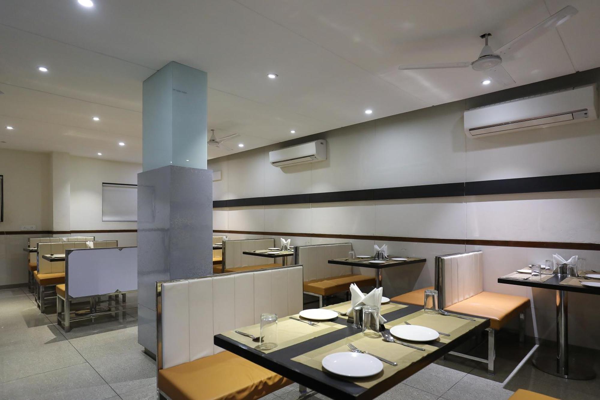 אחמדאבאד Hotel Ashray Inn Express מראה חיצוני תמונה