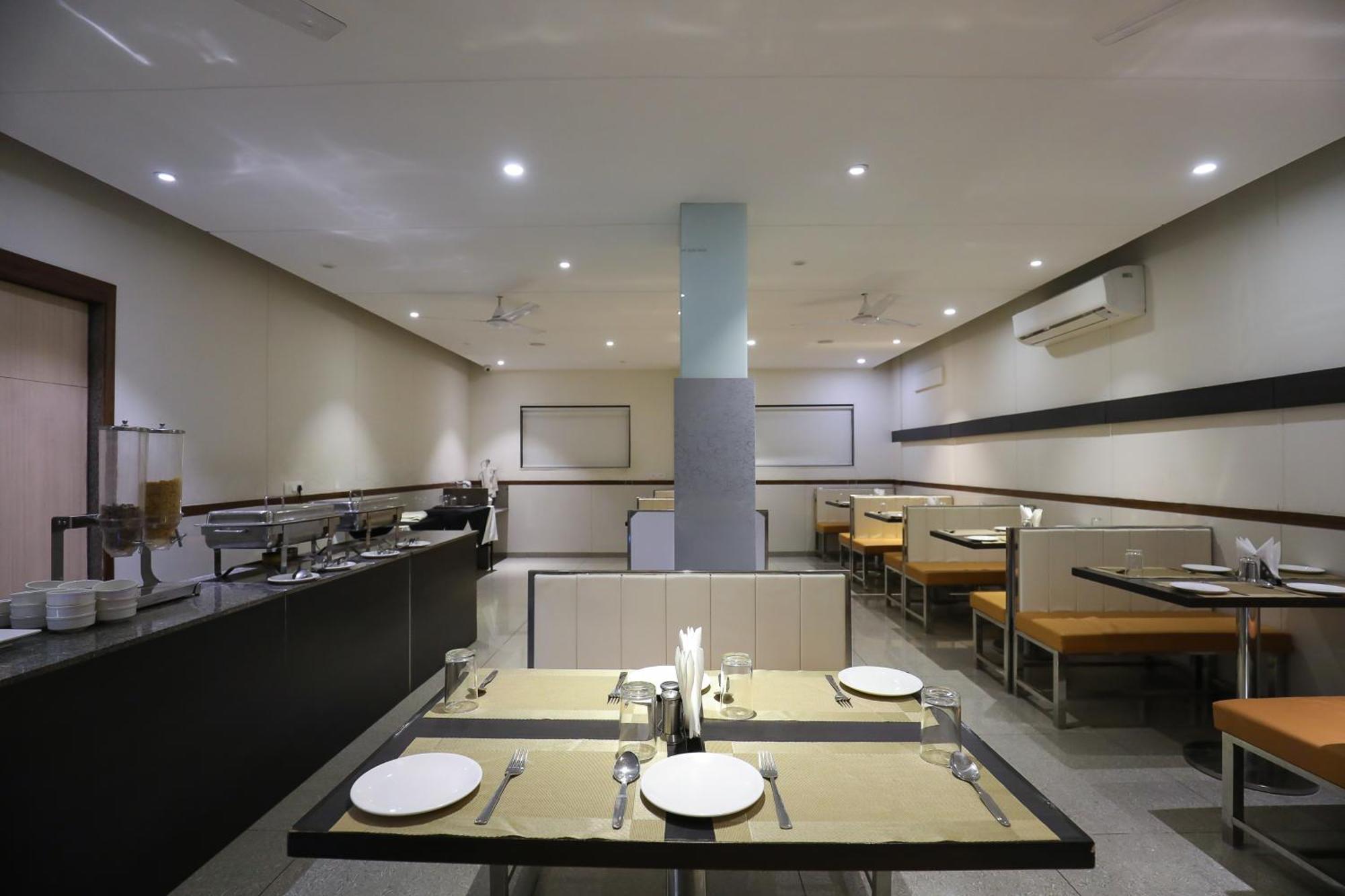 אחמדאבאד Hotel Ashray Inn Express מראה חיצוני תמונה