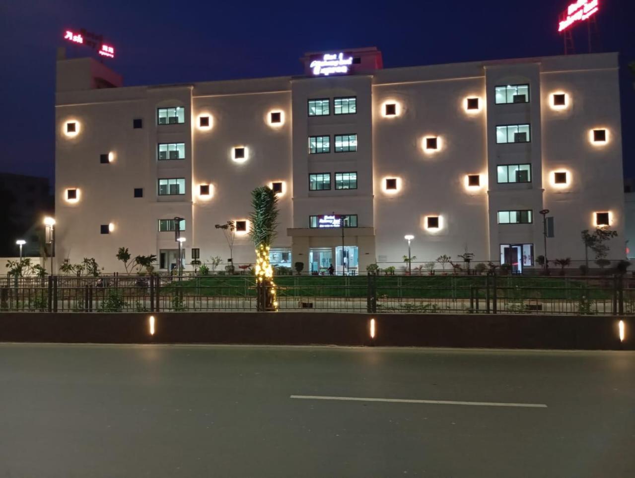 אחמדאבאד Hotel Ashray Inn Express מראה חיצוני תמונה