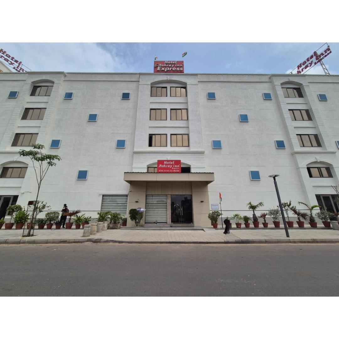 אחמדאבאד Hotel Ashray Inn Express מראה חיצוני תמונה