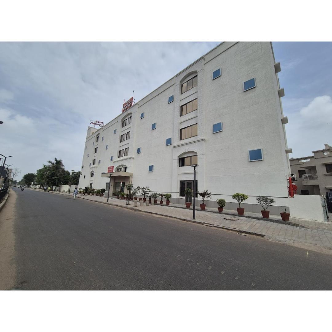 אחמדאבאד Hotel Ashray Inn Express מראה חיצוני תמונה