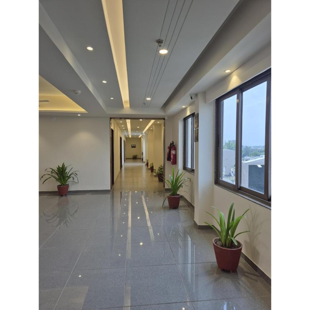 אחמדאבאד Hotel Ashray Inn Express מראה חיצוני תמונה