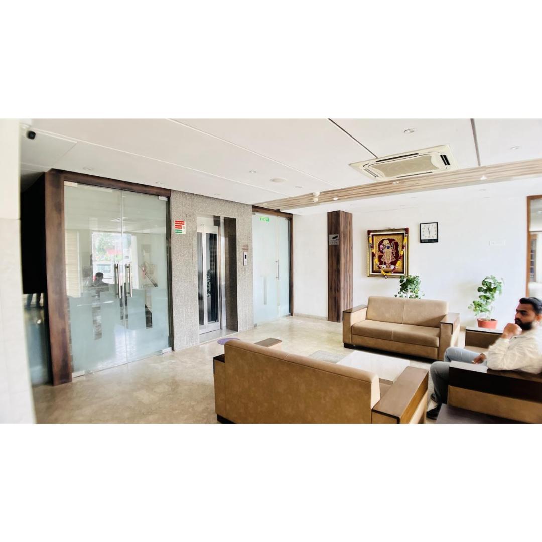 אחמדאבאד Hotel Ashray Inn Express מראה חיצוני תמונה