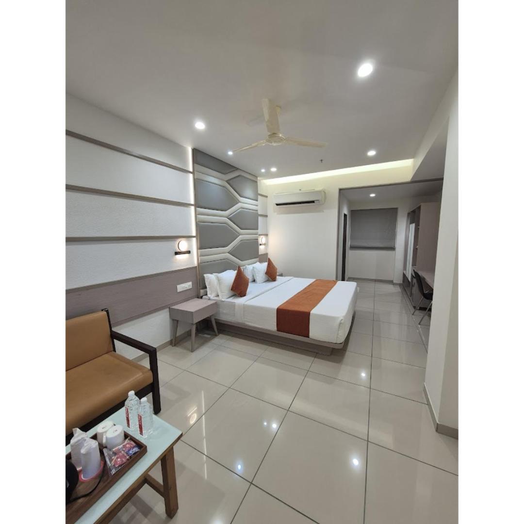 אחמדאבאד Hotel Ashray Inn Express מראה חיצוני תמונה