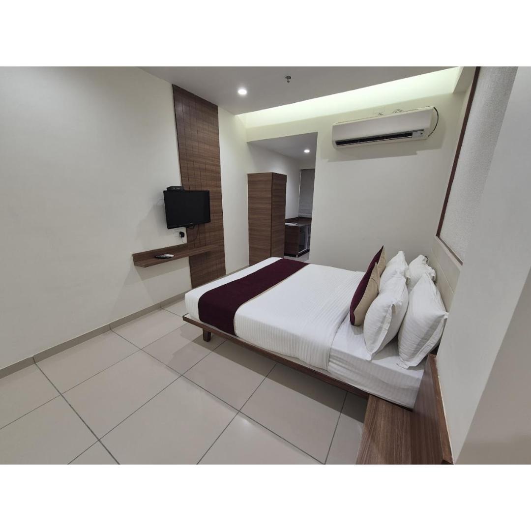 אחמדאבאד Hotel Ashray Inn Express מראה חיצוני תמונה