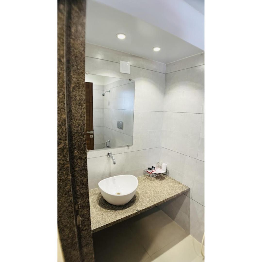 אחמדאבאד Hotel Ashray Inn Express מראה חיצוני תמונה