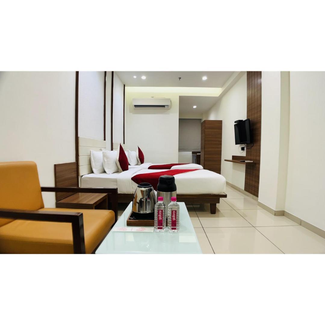 אחמדאבאד Hotel Ashray Inn Express מראה חיצוני תמונה