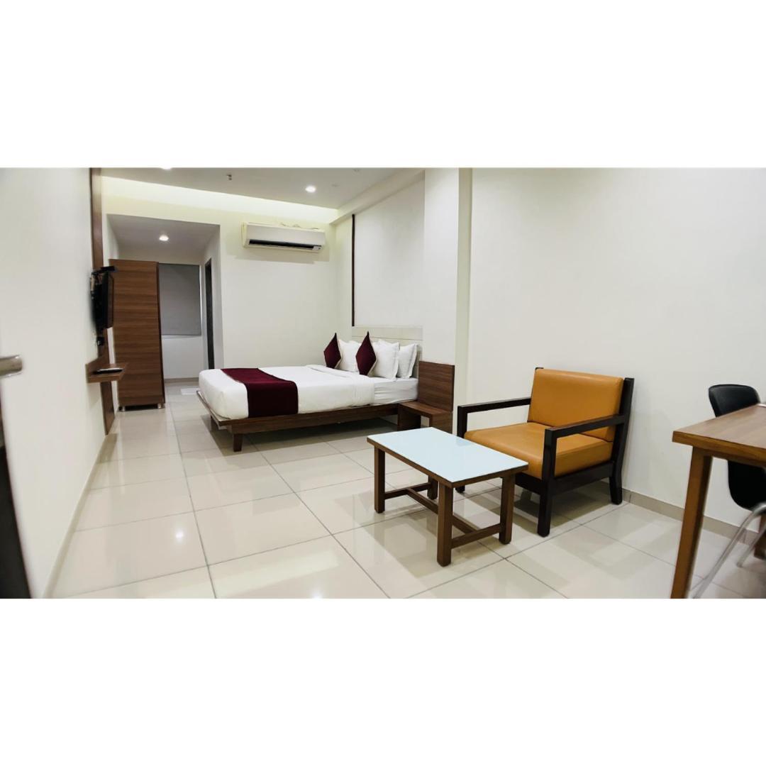 אחמדאבאד Hotel Ashray Inn Express מראה חיצוני תמונה