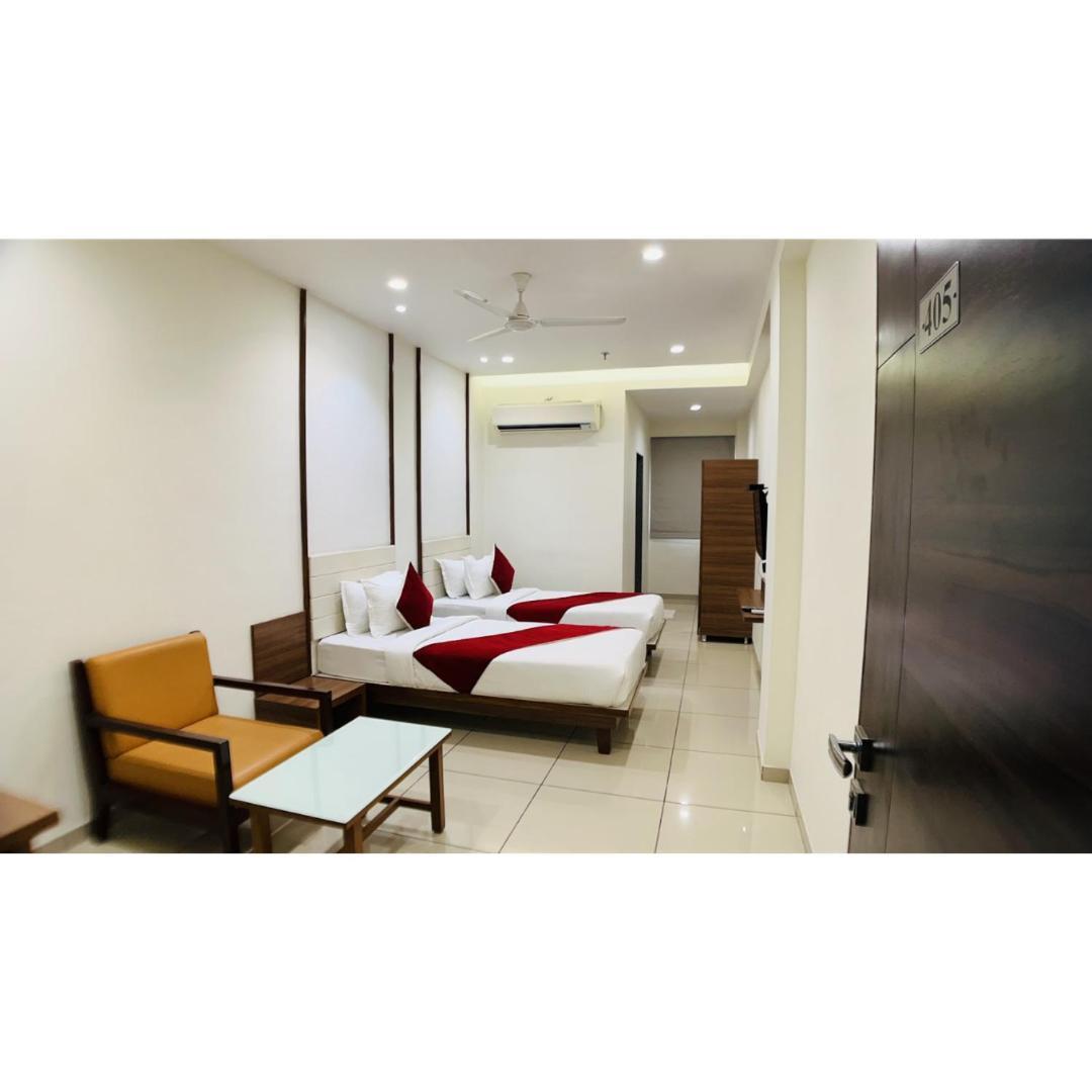 אחמדאבאד Hotel Ashray Inn Express מראה חיצוני תמונה