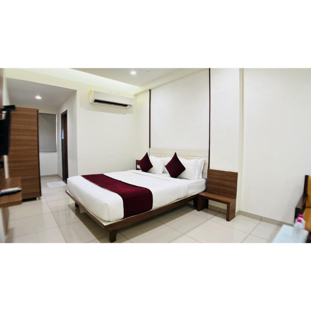 אחמדאבאד Hotel Ashray Inn Express מראה חיצוני תמונה