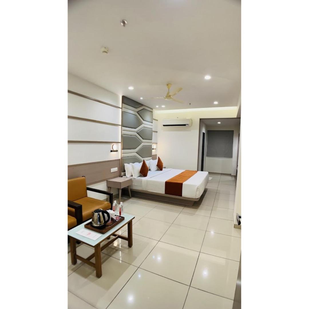 אחמדאבאד Hotel Ashray Inn Express מראה חיצוני תמונה