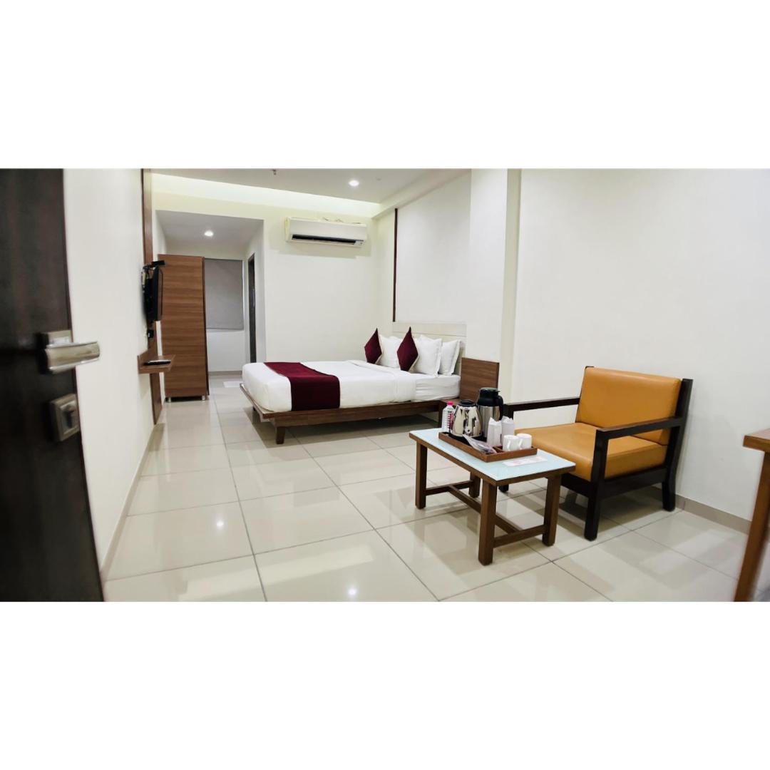 אחמדאבאד Hotel Ashray Inn Express מראה חיצוני תמונה