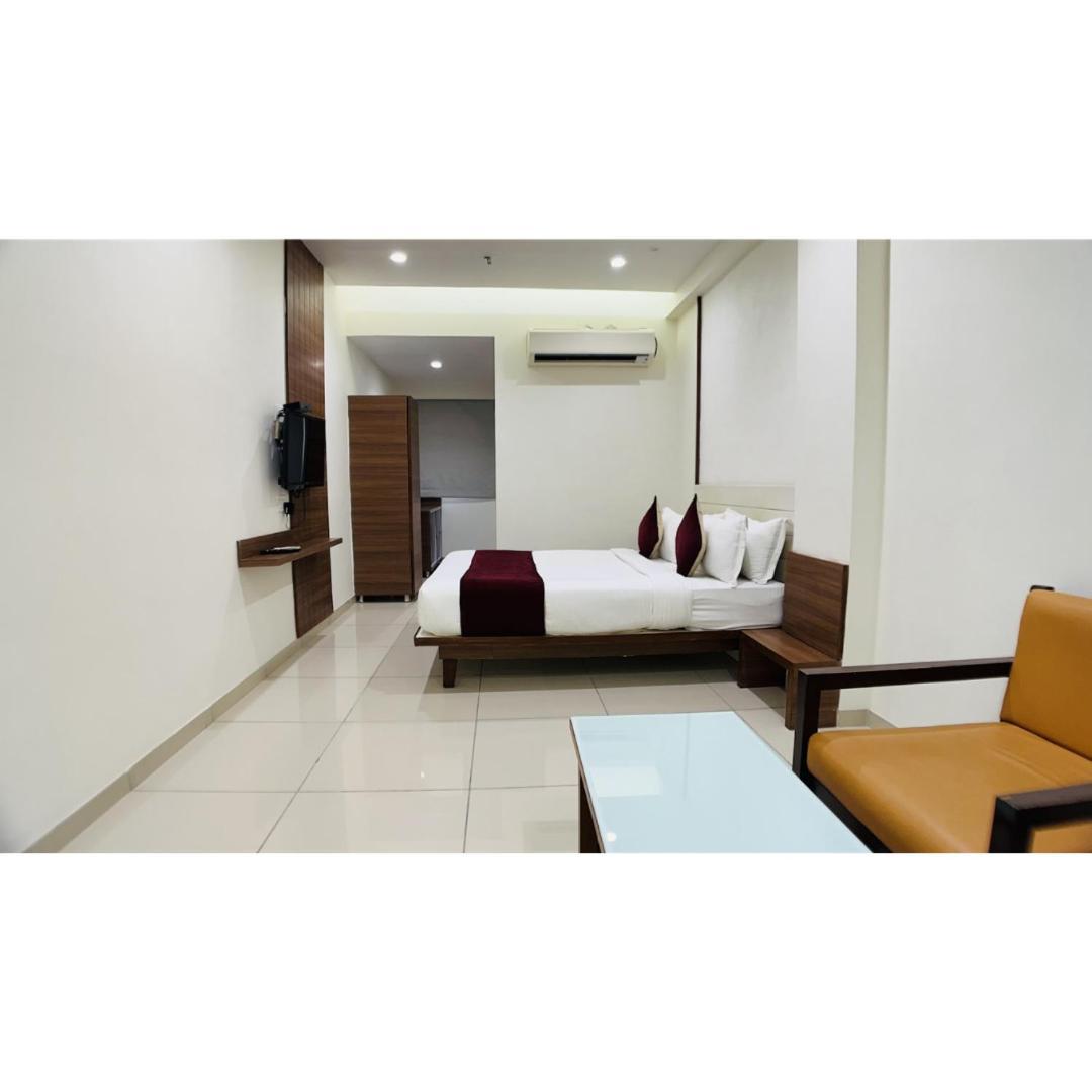 אחמדאבאד Hotel Ashray Inn Express מראה חיצוני תמונה