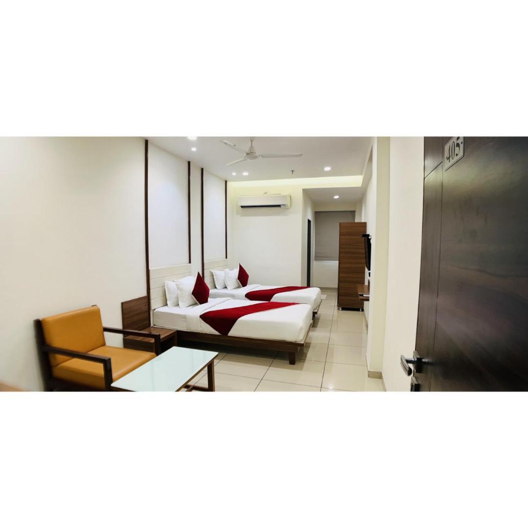 אחמדאבאד Hotel Ashray Inn Express מראה חיצוני תמונה