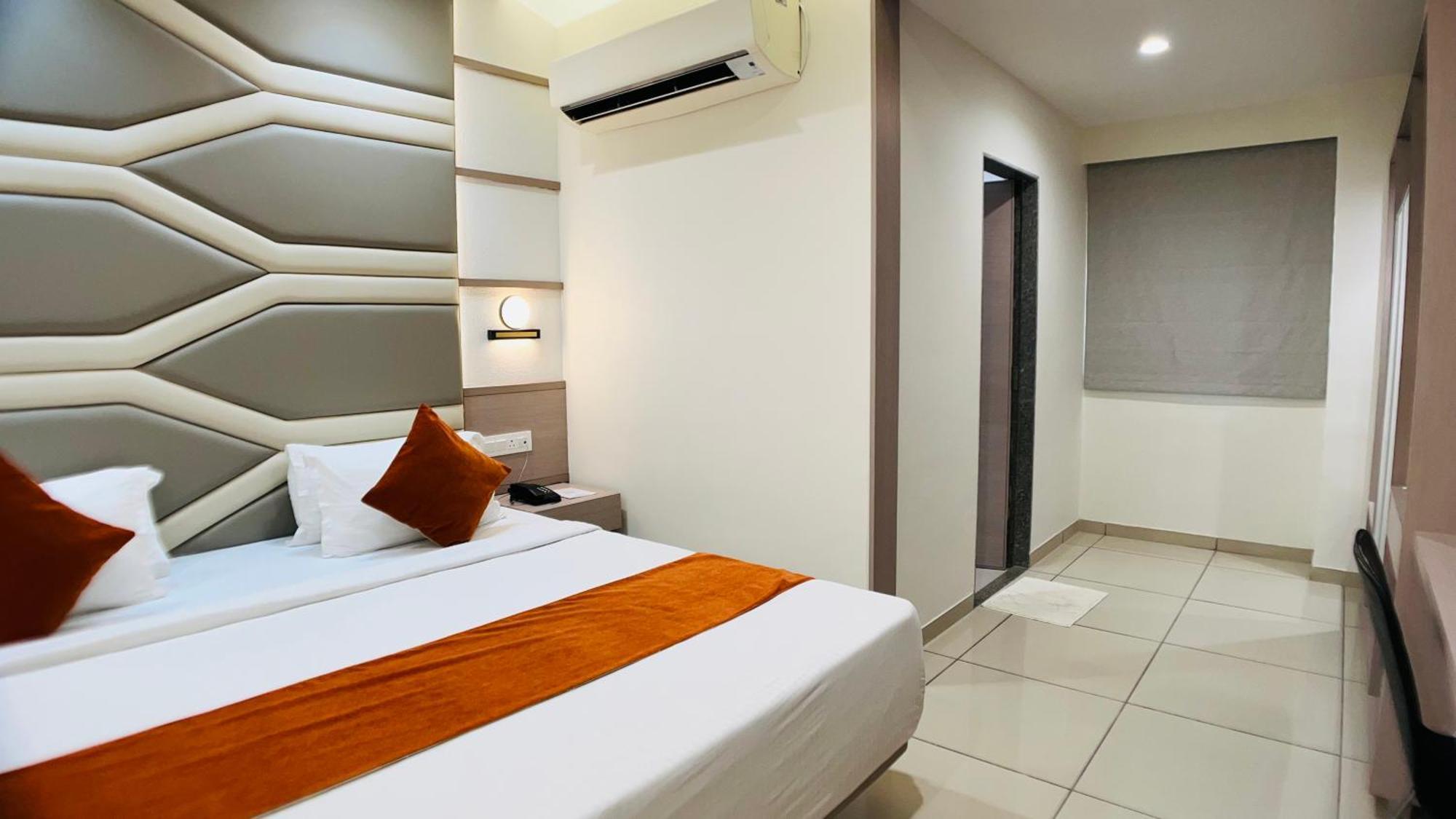 אחמדאבאד Hotel Ashray Inn Express מראה חיצוני תמונה
