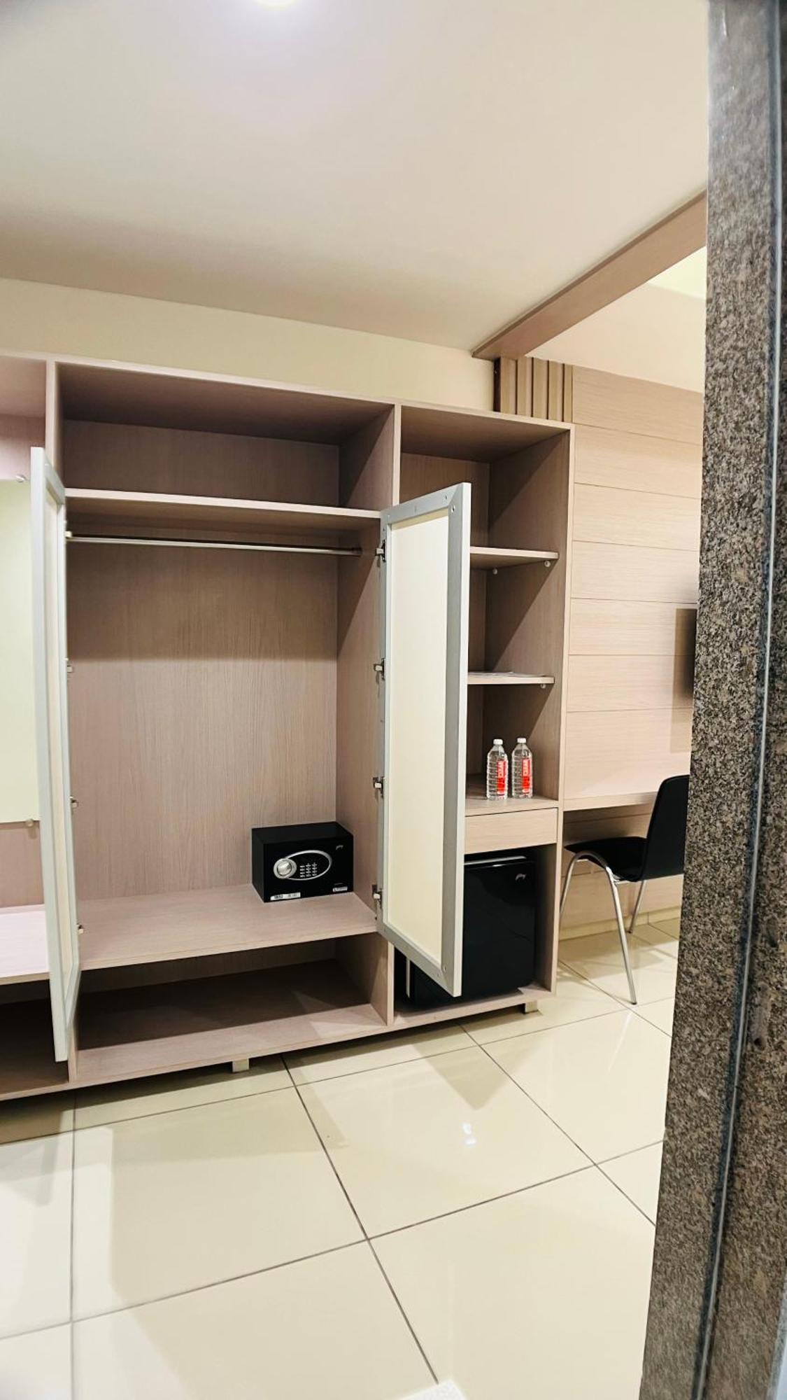 אחמדאבאד Hotel Ashray Inn Express מראה חיצוני תמונה