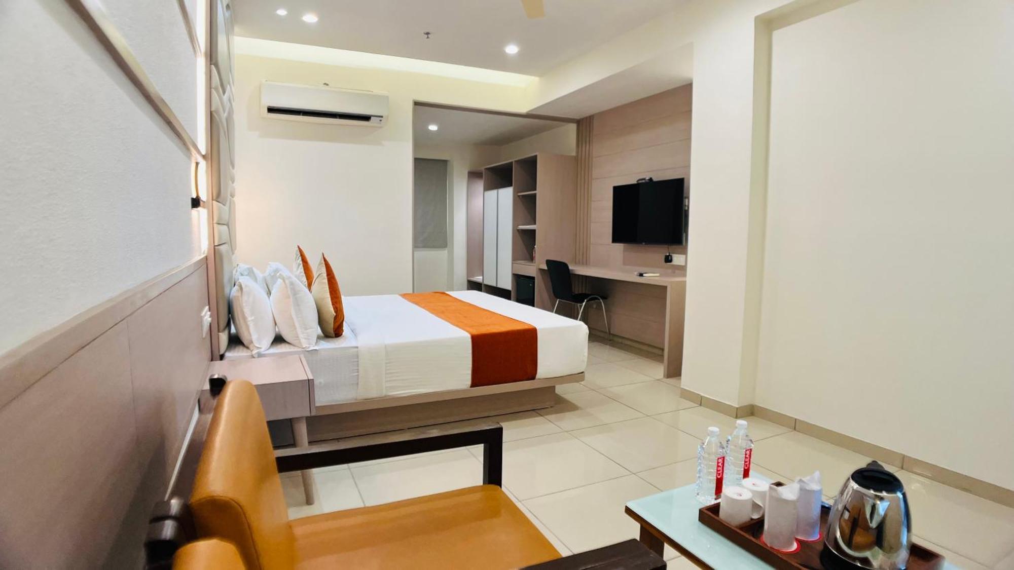 אחמדאבאד Hotel Ashray Inn Express מראה חיצוני תמונה