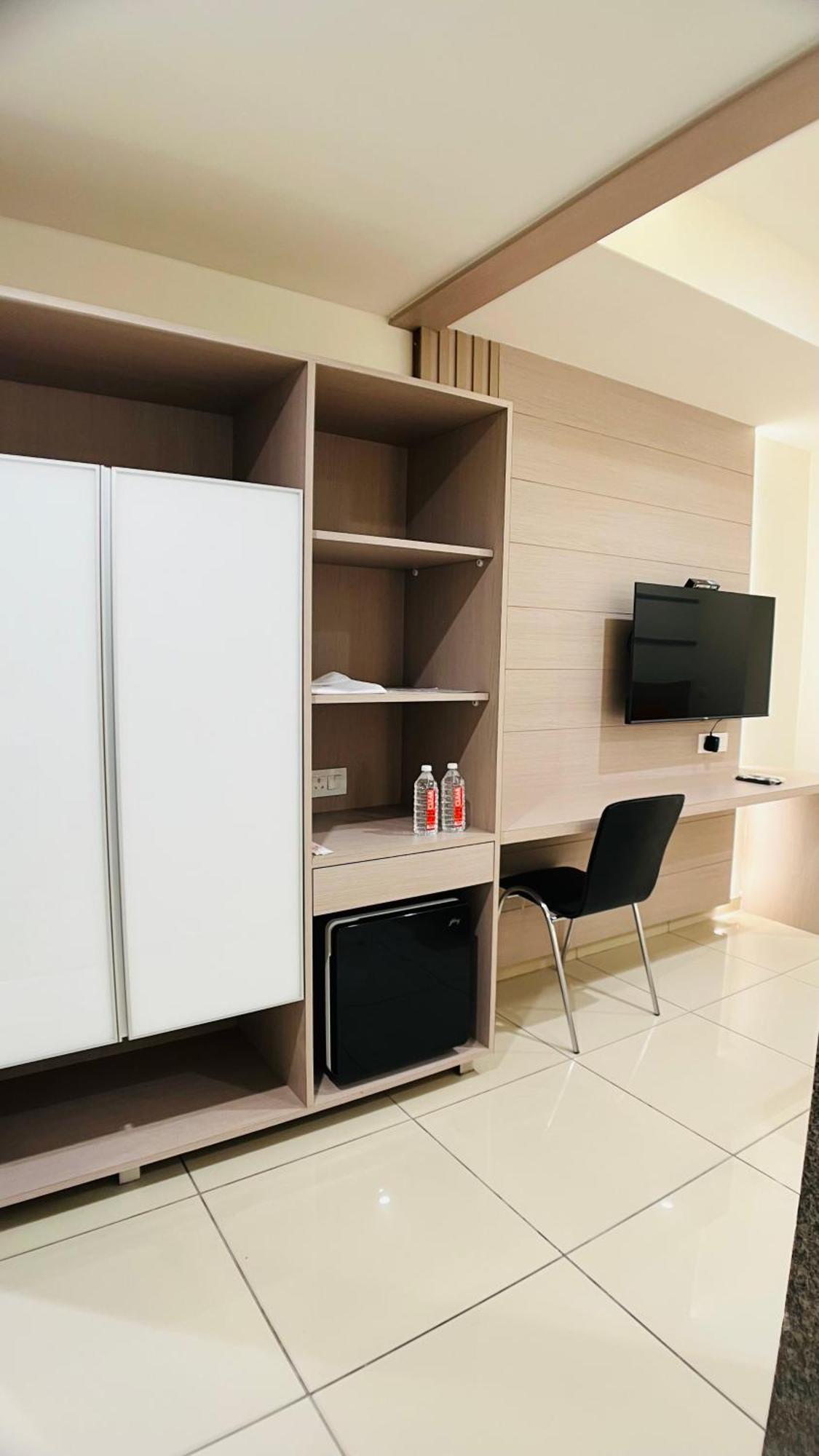 אחמדאבאד Hotel Ashray Inn Express מראה חיצוני תמונה