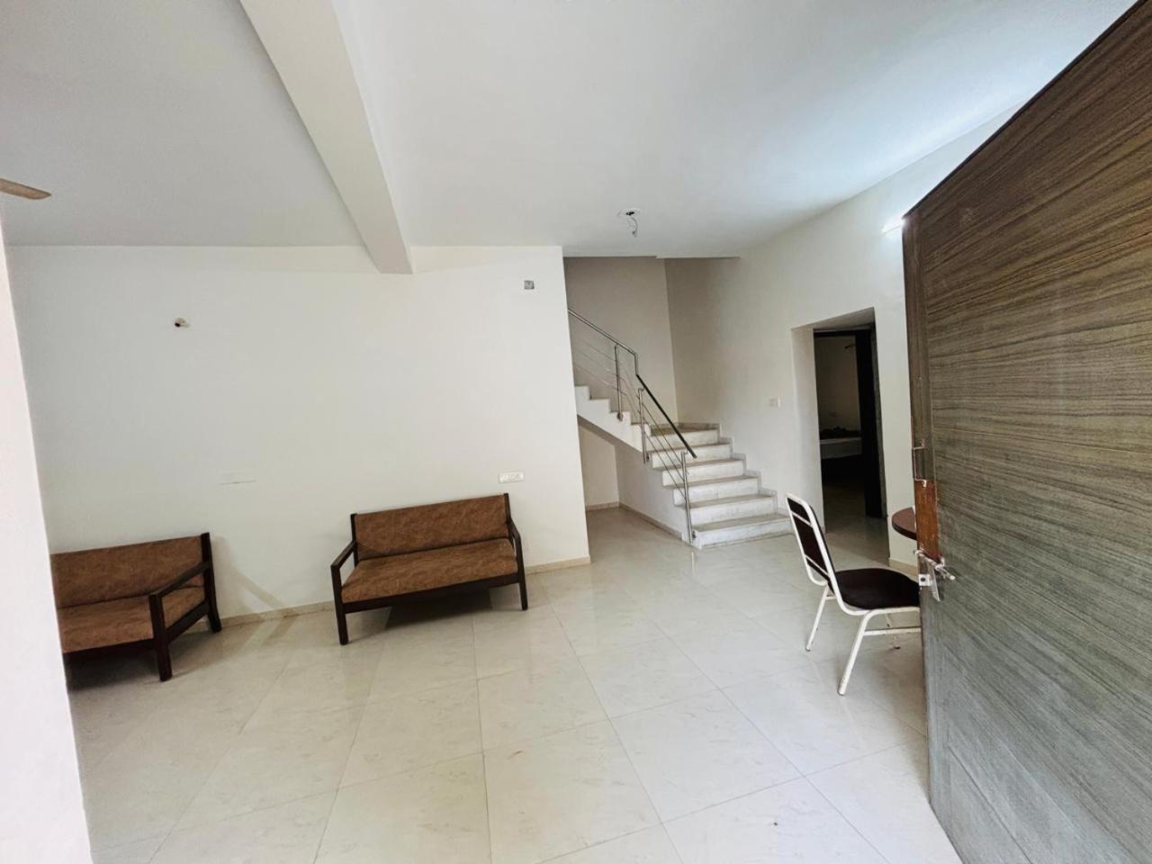 אחמדאבאד Hotel Ashray Inn Express מראה חיצוני תמונה