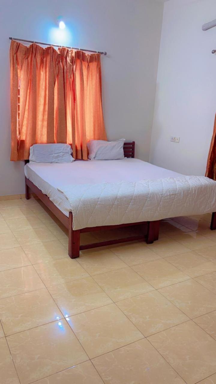 אחמדאבאד Hotel Ashray Inn Express מראה חיצוני תמונה