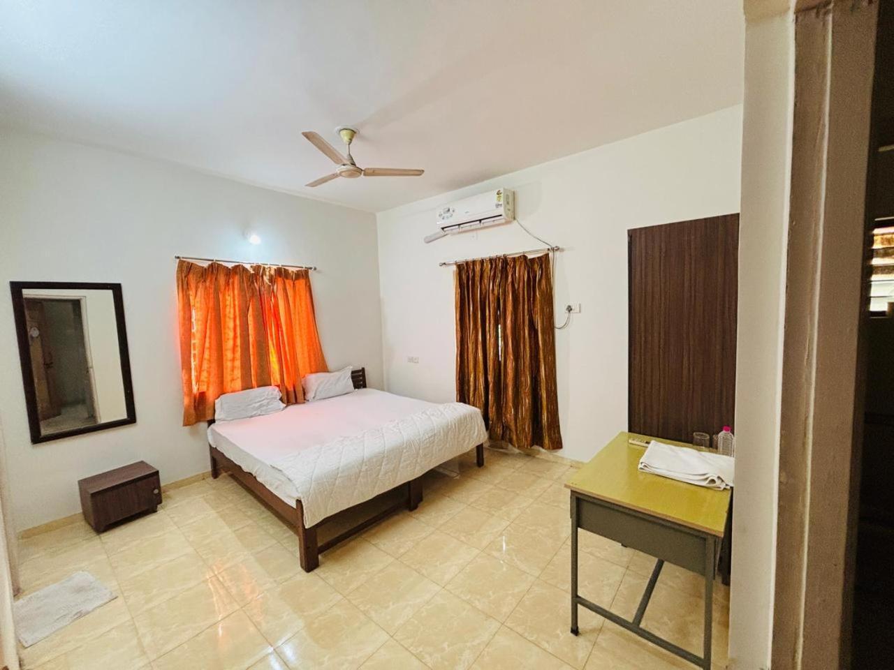 אחמדאבאד Hotel Ashray Inn Express מראה חיצוני תמונה